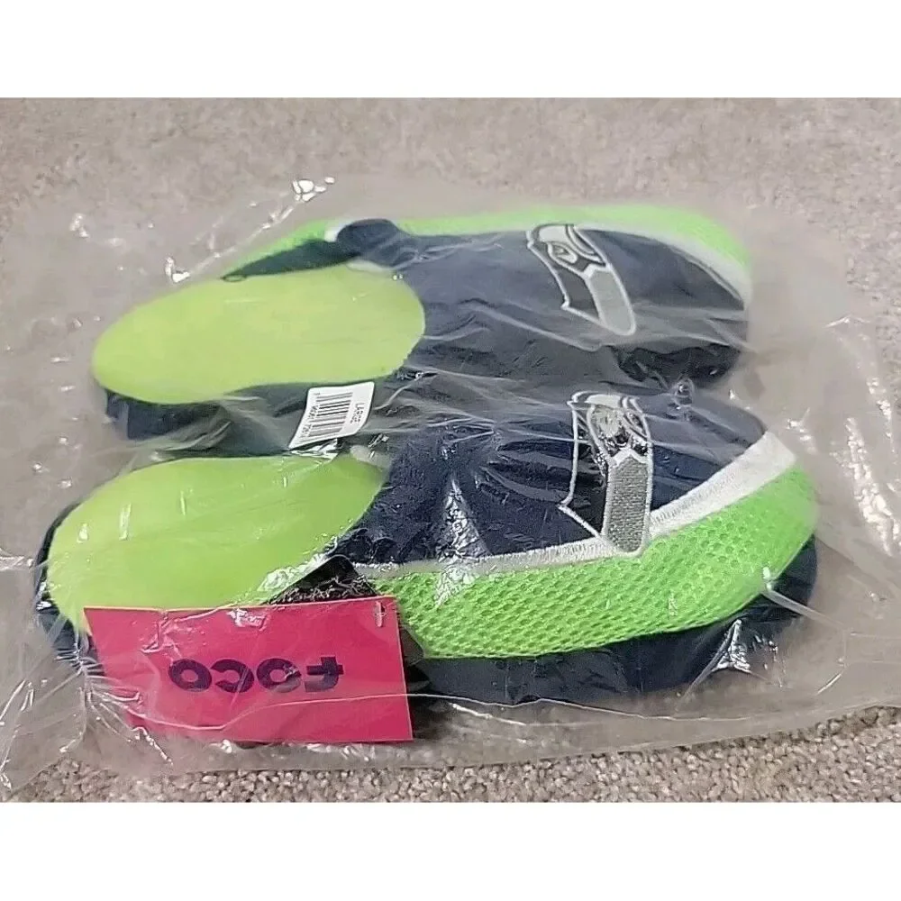 FOCO BOYS YOUTH  LARGE‎ SLIPPERS  BRAND NEW